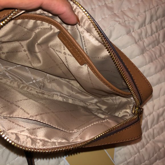 Micheal KORS Jet Set Canvas Crossbody Bag - Picture 3 of 5